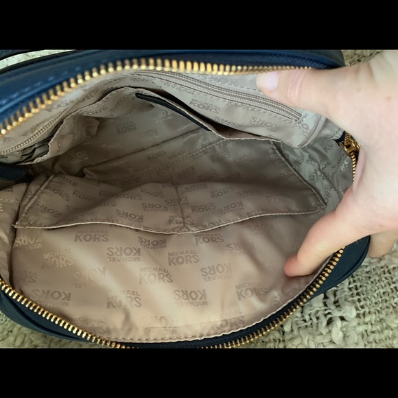 Michael Kors Leather Bag. Like new! - Picture 10 of 10